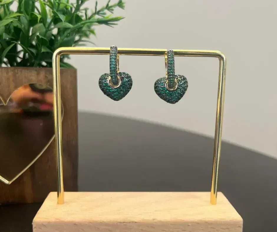 Brinco de Argola Clik pingente coração - Verde esmeralda