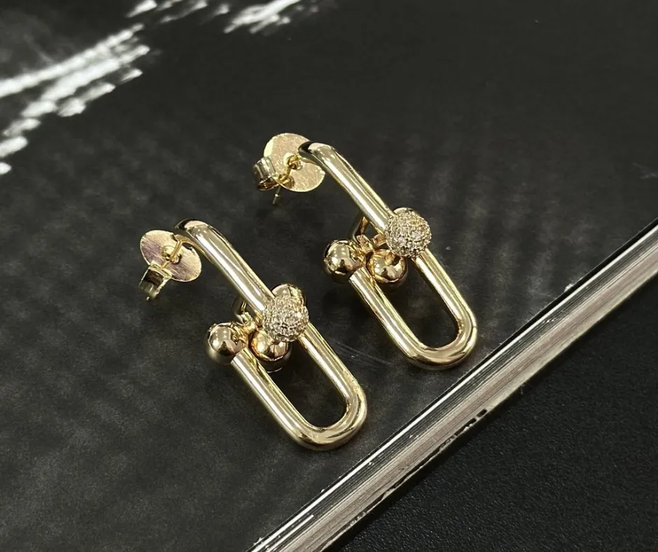 Brinco Inspiração Cartier Tarraxa