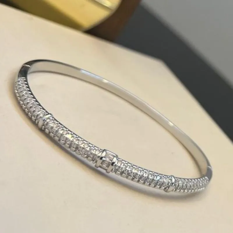 Bracelete Cravejado em Zirconias