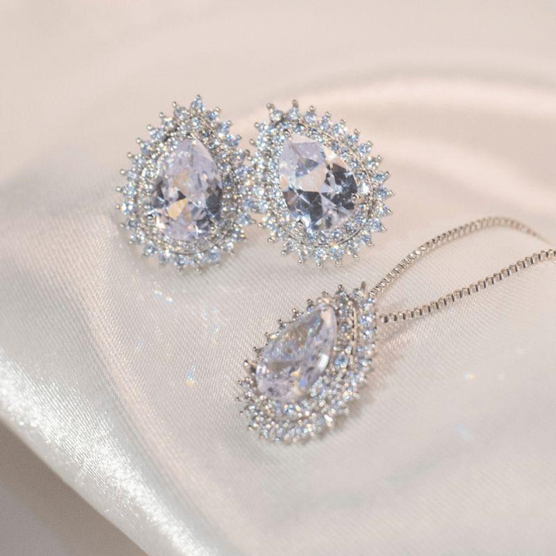 Conjunto de Gota cravejada em volta