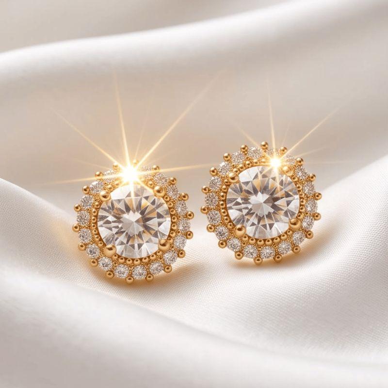 Brinco Ponto de Luz cravejado em volta 12mm - Banho de Ouro